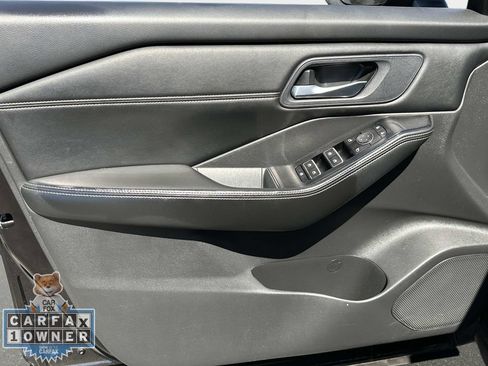 Used 2024 Nissan Rogue SL AWD/4WD image 18