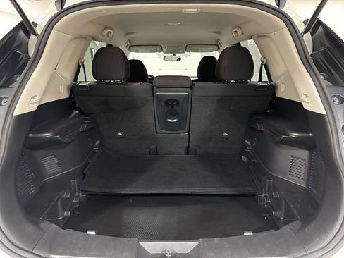 Used 2017 Nissan Rogue SV FWD image 23