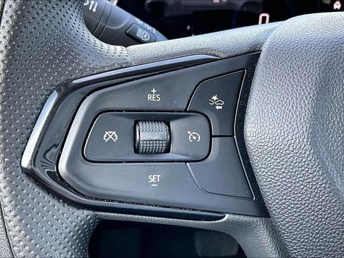 Used 2025 Chevrolet Trax LT image 16