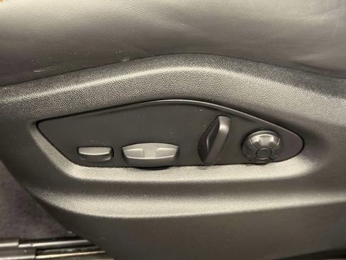 Used 2025 Porsche Cayenne GTS AWD/4WD image 19