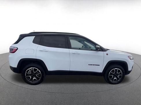 Used 2025 Jeep Compass Trailhawk AWD/4WD image 16