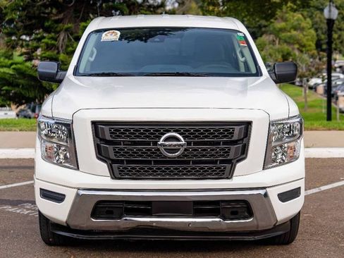 Used 2022 Nissan Titan SV image 2