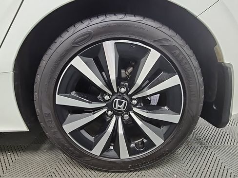 Used 2024 Honda Civic EX-L image 39