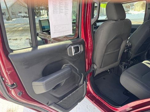 Used 2022 Jeep Wrangler Unlimited Sport image 38