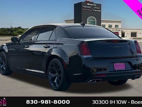 Used 2023 Chrysler 300 Touring w/ Sport Appearance Package RWD image 5