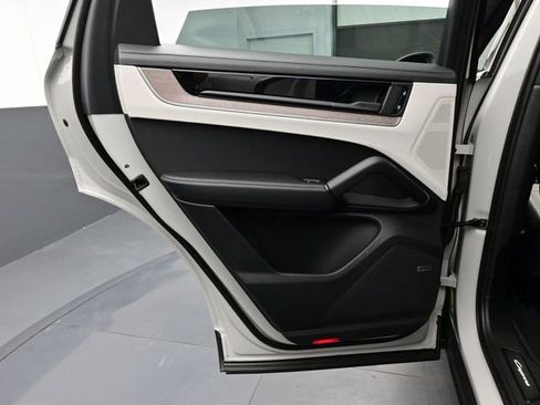 Certified 2025 Porsche Cayenne S AWD/4WD image 13