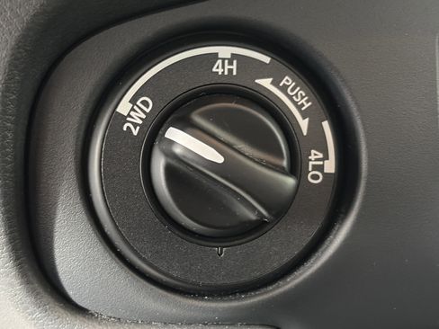 Used 2023 Nissan Frontier SV w/ SV Convenience Package AWD/4WD image 32