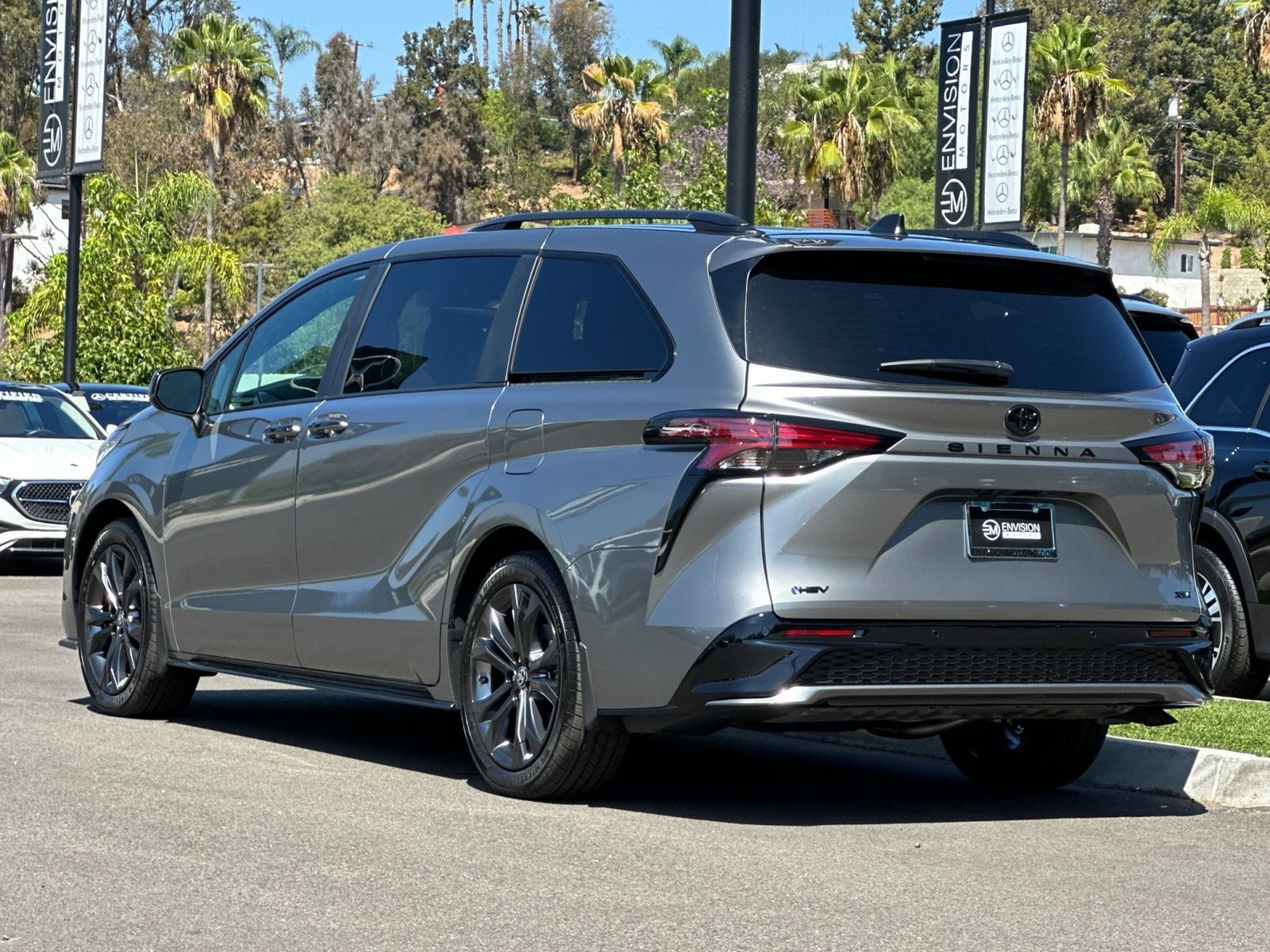 Used 2026 Toyota Sienna XSE FWD image 5