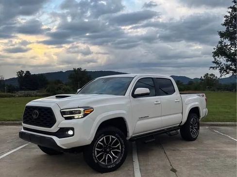 Used 2021 Toyota Tacoma TRD Sport w/ Technology Package AWD/4WD image 1