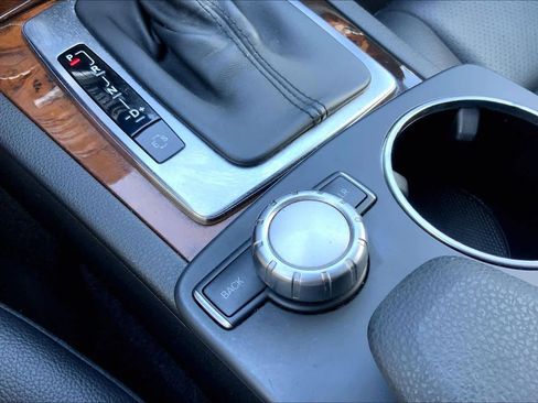 Used 2013 Mercedes-Benz C 250 Sedan image 35