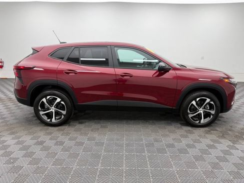 Used 2024 Chevrolet Trax RS FWD image 7