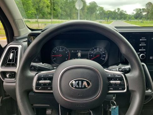 Used 2021 Kia Sorento LX AWD/4WD image 19