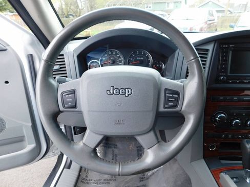 Used 2006 Jeep Grand Cherokee Limited AWD/4WD image 9