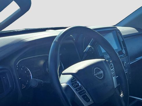 Used 2024 Nissan Titan SV w/ SV Convenience Package RWD image 9