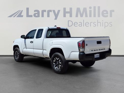 Used 2018 Toyota Tacoma SR RWD image 3