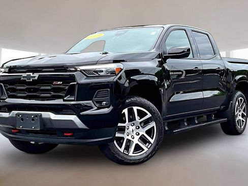 Used 2024 Chevrolet Colorado Z71 w/ Z71 Convenience Package 2 AWD/4WD image 3