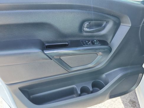 Used 2022 Nissan Titan S image 18