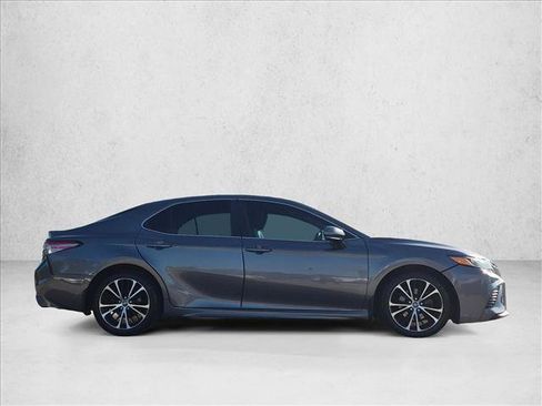 Used 2018 Toyota Camry SE w/ Convenience Package FWD image 4