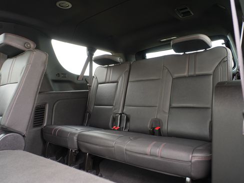 Used 2023 Chevrolet Suburban RST AWD/4WD image 25