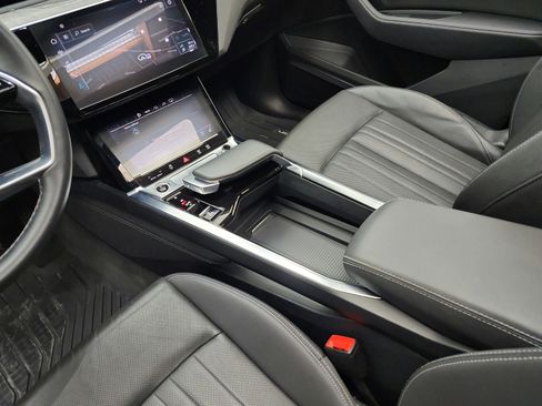 Used 2023 Audi e-tron Premium Plus w/ Premium Plus Package AWD/4WD image 11