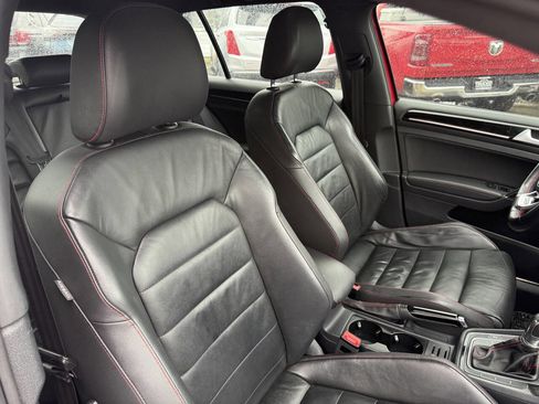 Used 2015 Volkswagen Golf 4-Door image 25