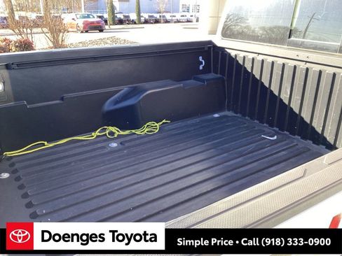 Used 2022 Toyota Tacoma TRD Sport image 14