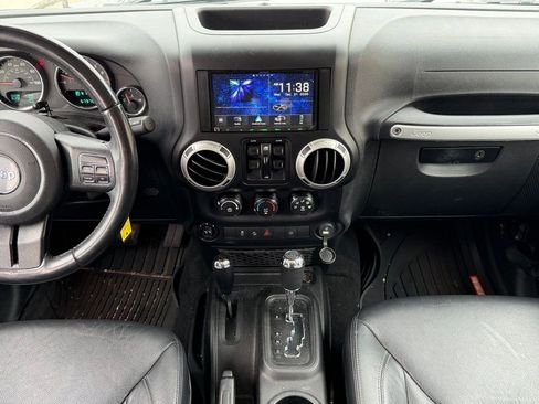 Used 2017 Jeep Wrangler Unlimited Sahara w/ Connectivity Group image 8