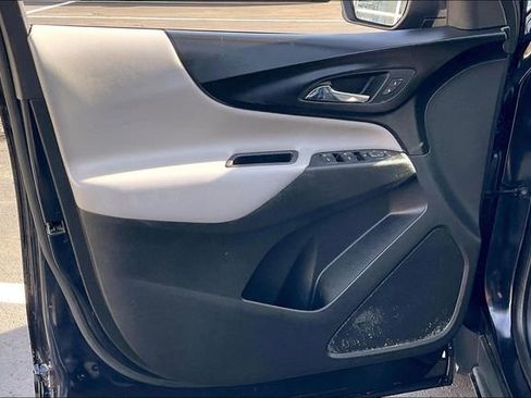 Used 2020 Chevrolet Equinox LS image 23