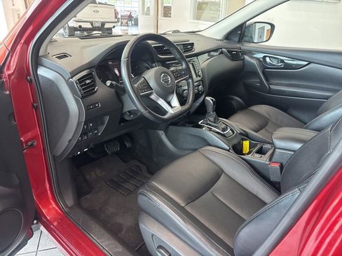 Used 2022 Nissan Rogue Sport SL AWD/4WD image 2