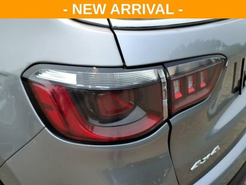 Used 2024 Jeep Compass Latitude AWD/4WD image 12