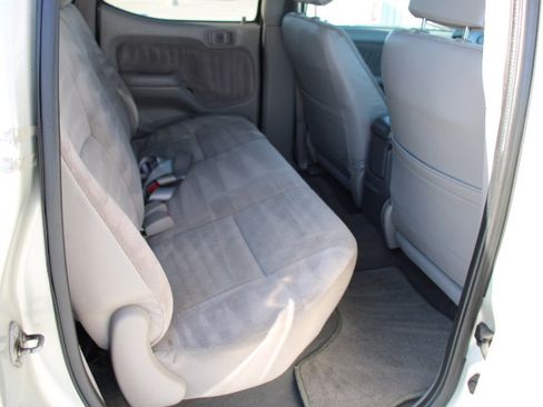 Used 2004 Toyota Tacoma Base image 17