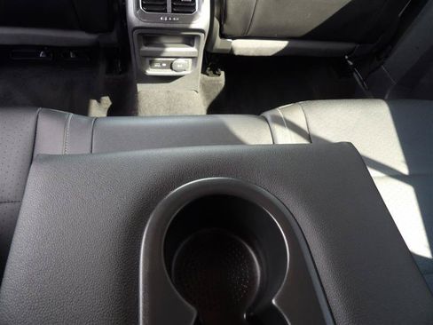 Used 2018 Volkswagen Tiguan SE FWD image 18