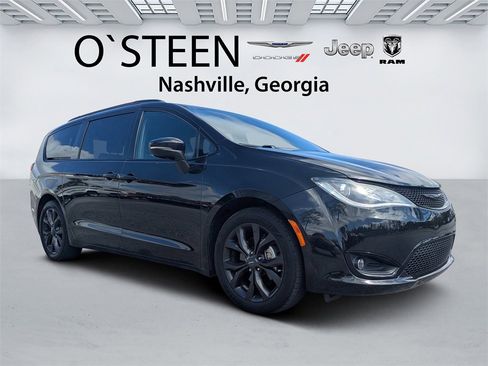 Used 2019 Chrysler Pacifica Limited w/ S Appearance Package image 1