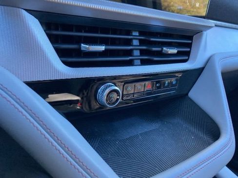 Used 2025 Ford Explorer Active w/ Active Comfort Package image 30