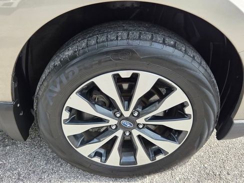 Used 2015 Subaru Outback 2.5i Limited AWD/4WD image 10