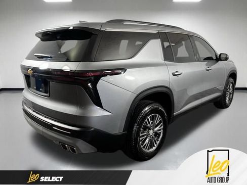 Used 2026 Chevrolet Traverse LT w/ Driver Confidence Package AWD/4WD image 2