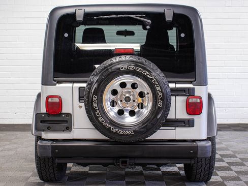 Used 2004 Jeep Wrangler X w/ Convenience Group AWD/4WD image 4