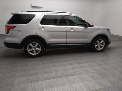Used 2019 Ford Explorer XLT image 10