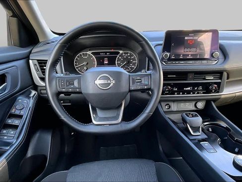 Used 2025 Nissan Rogue SV AWD/4WD image 6