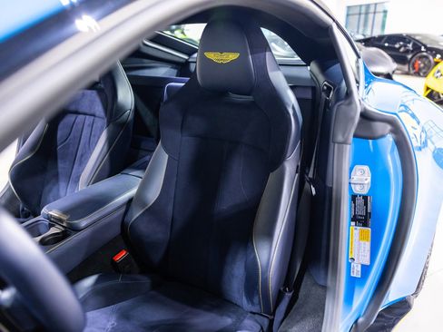 Used 2025 Aston Martin V8 Vantage Coupe image 33