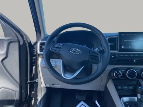 Certified 2025 Hyundai Venue SEL FWD image 17