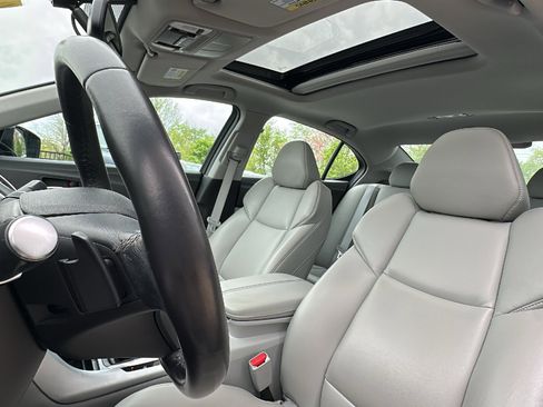 Used 2017 Acura TLX FWD image 12