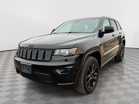 Used 2020 Jeep Grand Cherokee Altitude image 1