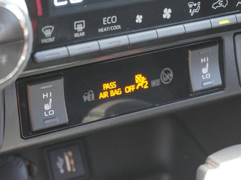 Used 2025 Toyota RAV4 XSE w/ Advanced Technology Package AWD/4WD image 27