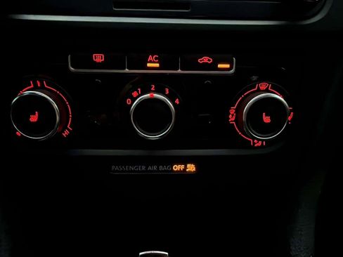 Used 2011 Volkswagen Golf 4-Door image 14