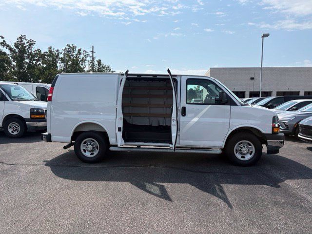 Used 2025 Chevrolet Express 2500 w/ Driver Convenience Package RWD image 11