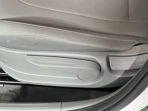 Used 2025 Hyundai Elantra SEL image 16