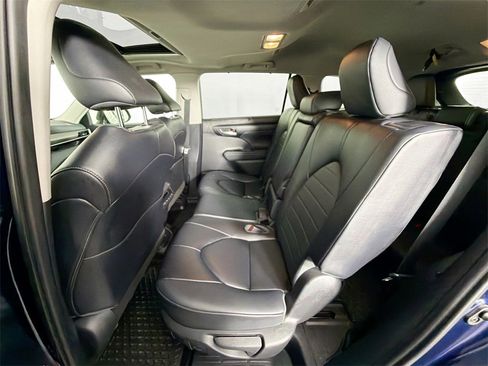 Used 2023 Toyota Highlander L image 21