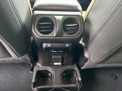Used 2020 Jeep Gladiator Overland image 16