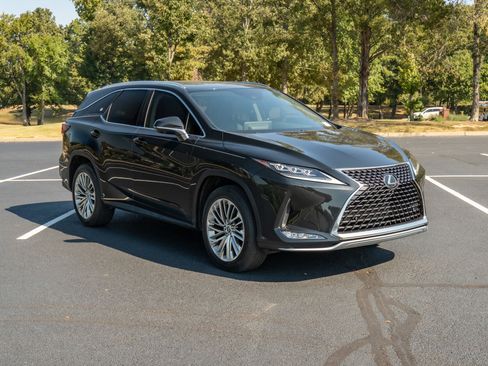 Used 2022 Lexus RX 350L Luxury w/ Accessory Package (Z1) FWD image 3